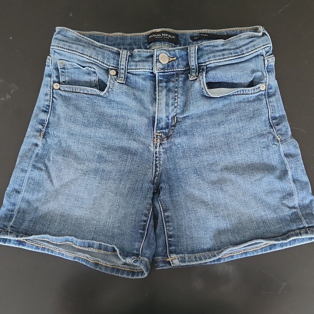 Banana Republic Mid Rise 3"‎ Blue Denim Shorts 26
